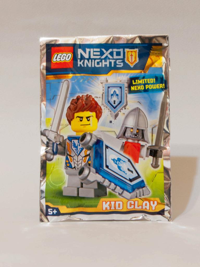 GENUINE LEGO NEXO KNIGHTS KID CLAY MINIFIGURE W// TRAINING BOT POWER SHIELD SWORD