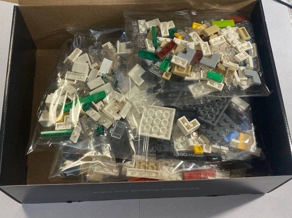 //st.bricker.ru/images/uploads/thumbs/optim/1/posts/lego_21037/21037-05.png