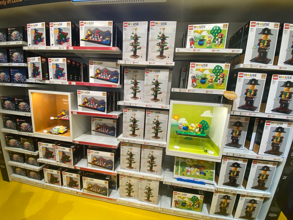 //st.bricker.ru/images/uploads/thumbs/optim/1/posts/lego_21037/21037-18.png