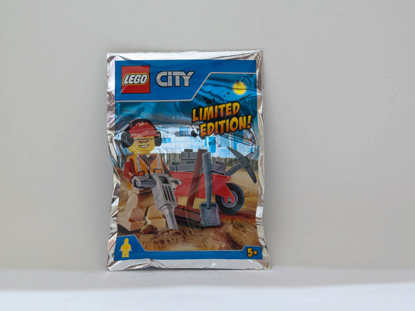 Обзор LEGO 951702 - Мини-набор про маленького, но гордого строителя